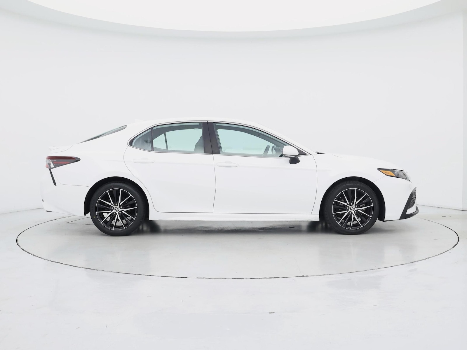 2023 Toyota Camry SE - Photo 8