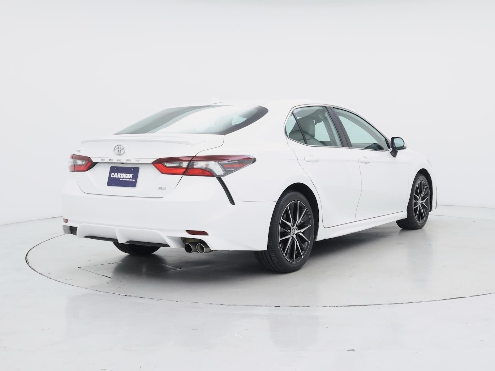 2023 Toyota Camry SE - Photo 9