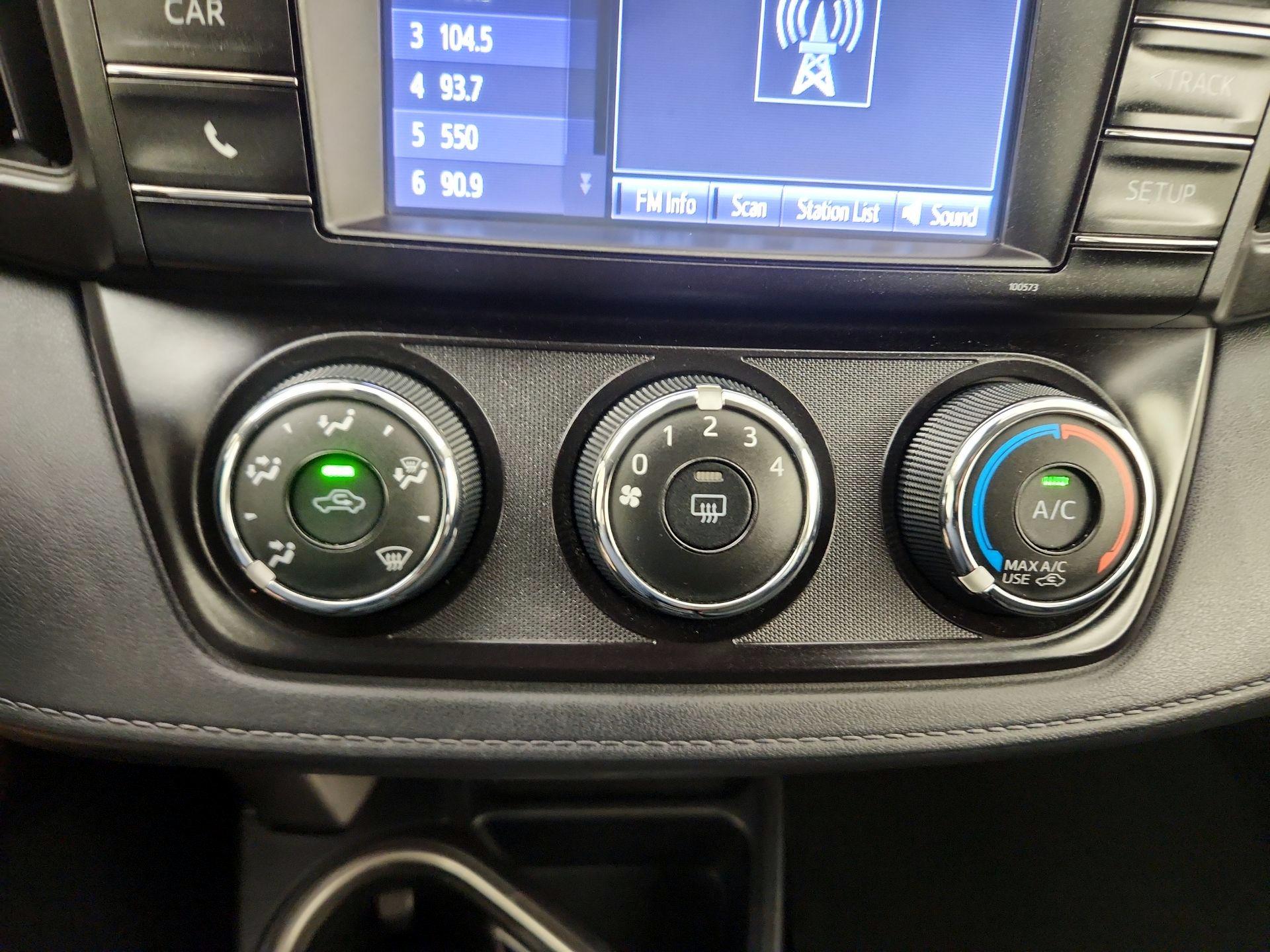 Thumbnail: 2018 Toyota RAV4 - 16