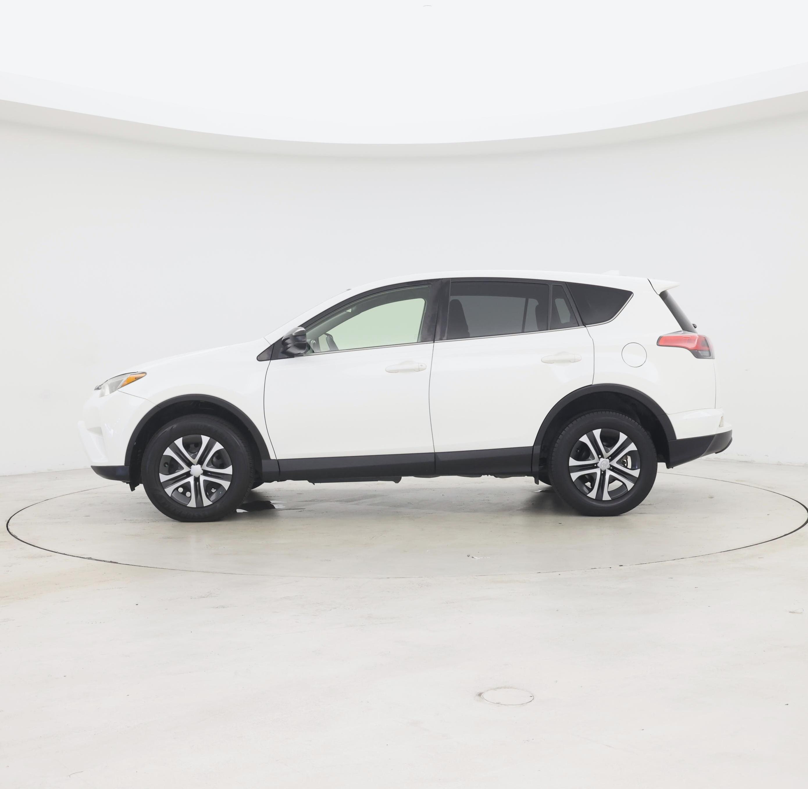 Thumbnail: 2018 Toyota RAV4 - 3