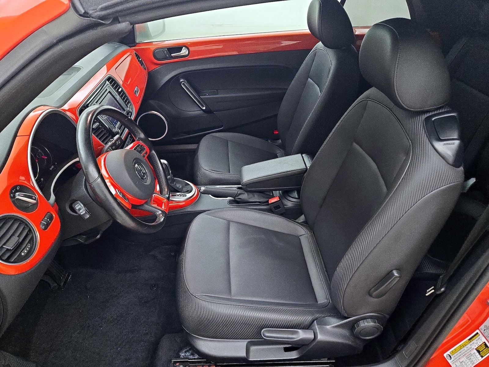 2019 Volkswagen Beetle SE - Photo 12