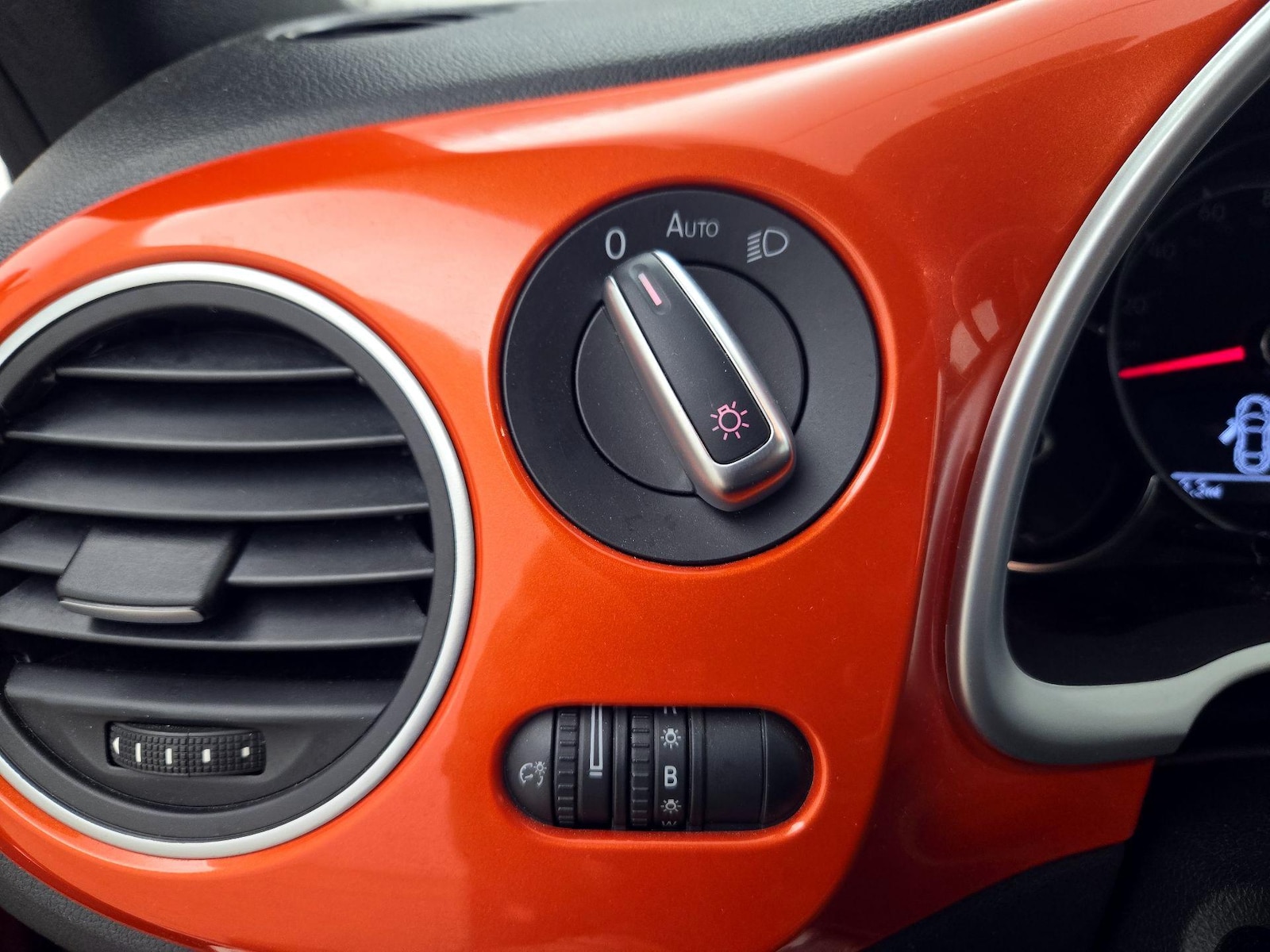 2019 Volkswagen Beetle SE - Photo 14