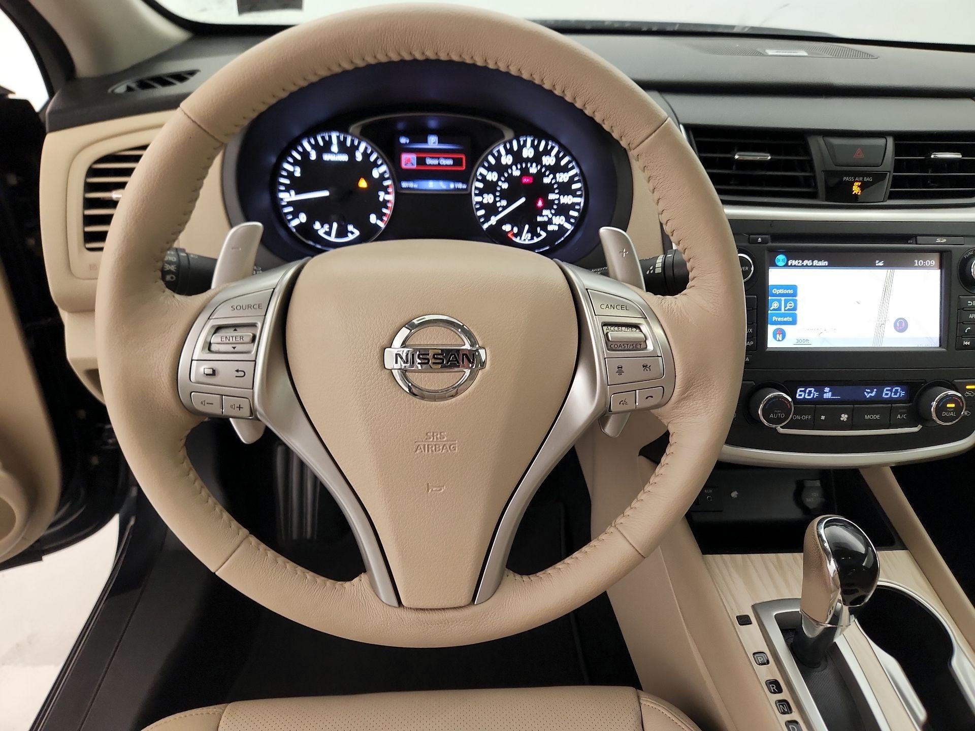 Thumbnail: 2016 Nissan Altima - 10