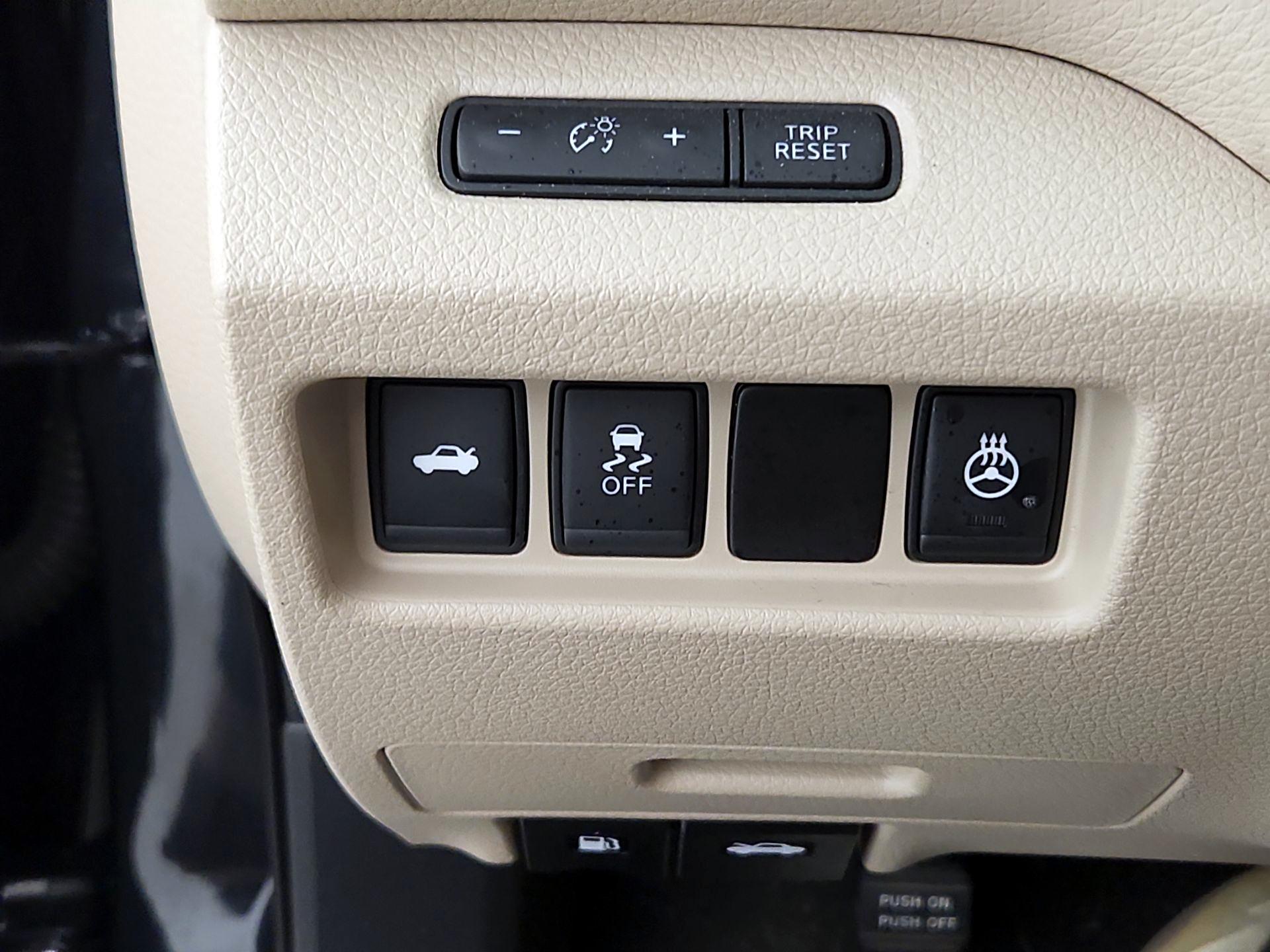 Thumbnail: 2016 Nissan Altima - 13