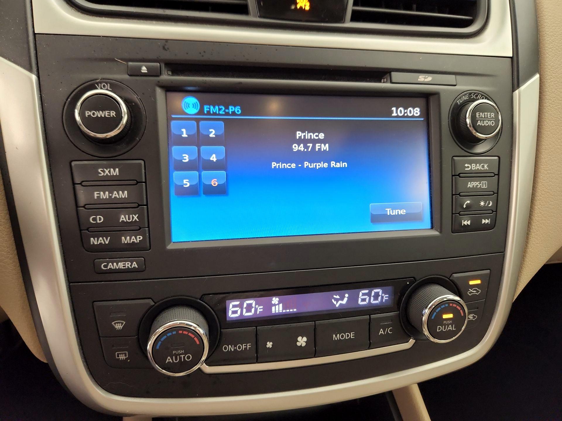 Thumbnail: 2016 Nissan Altima - 15