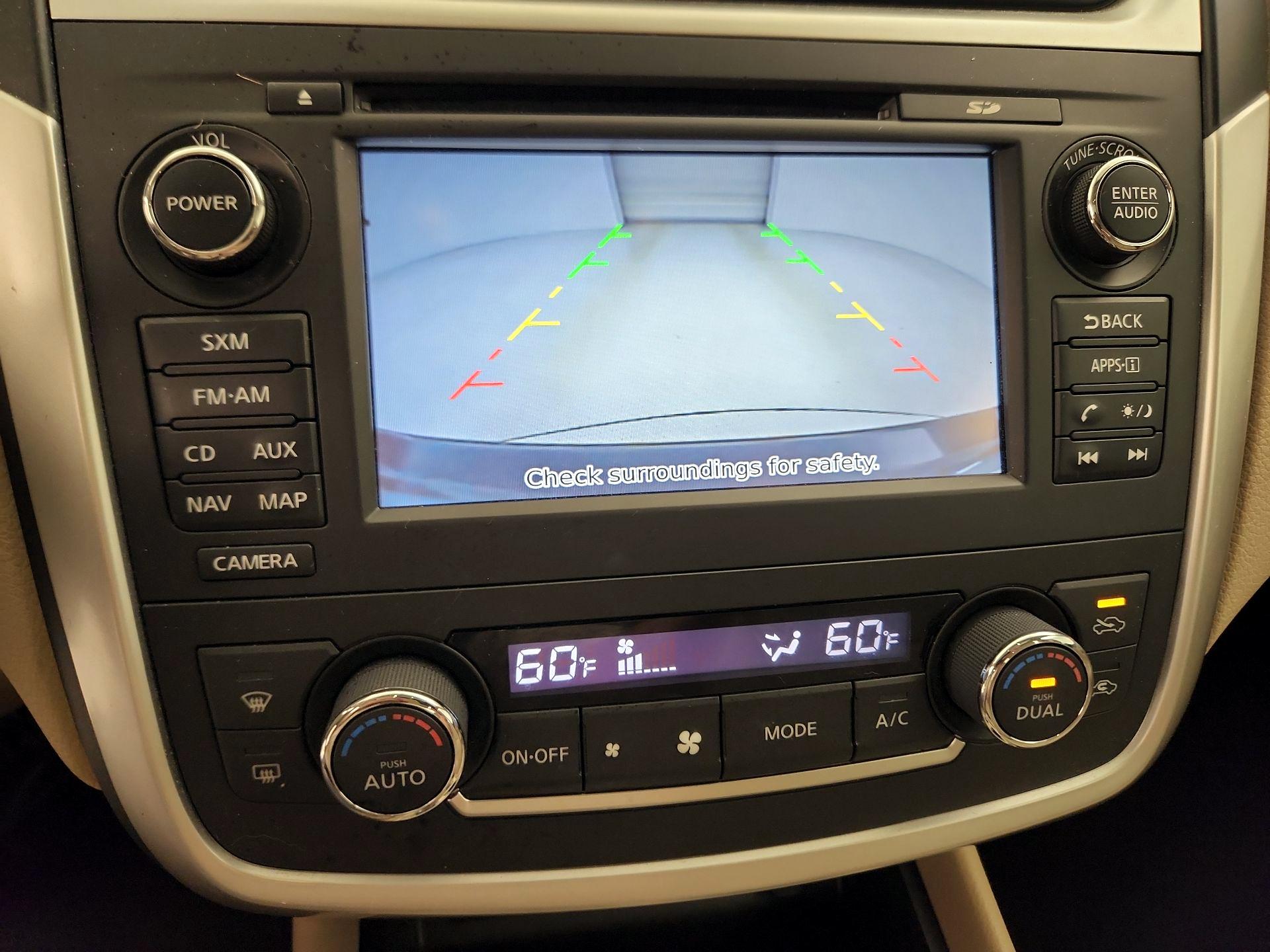 Thumbnail: 2016 Nissan Altima - 16