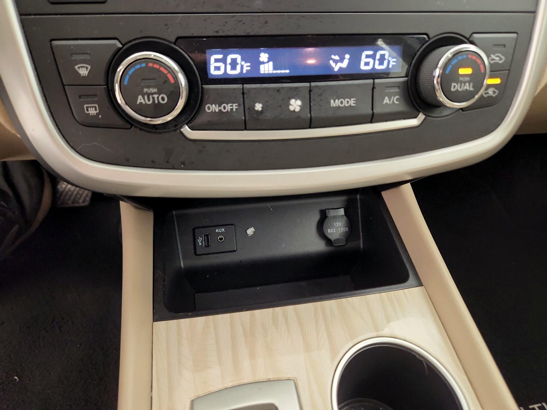 Thumbnail: 2016 Nissan Altima - 17