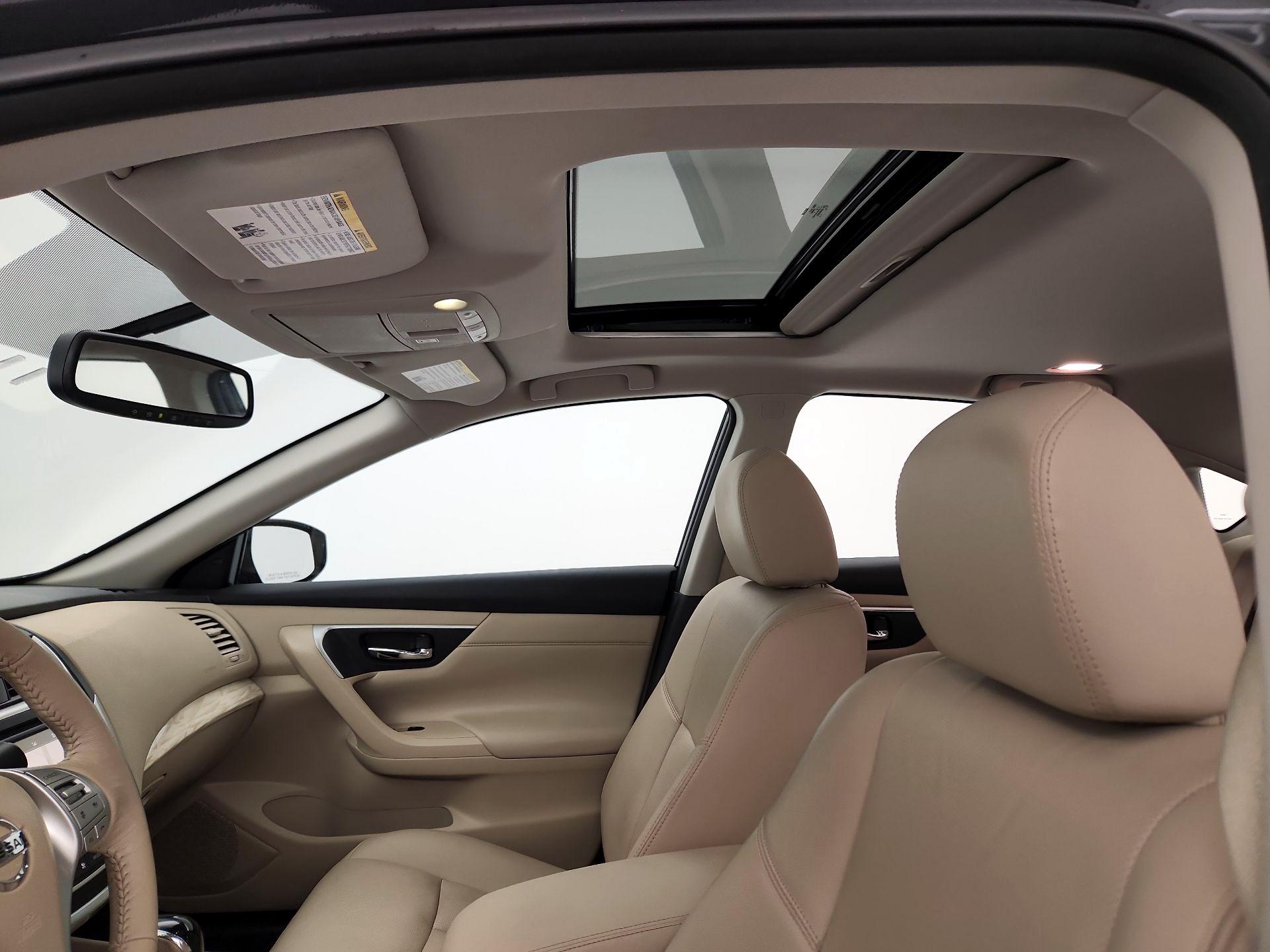 Thumbnail: 2016 Nissan Altima - 20