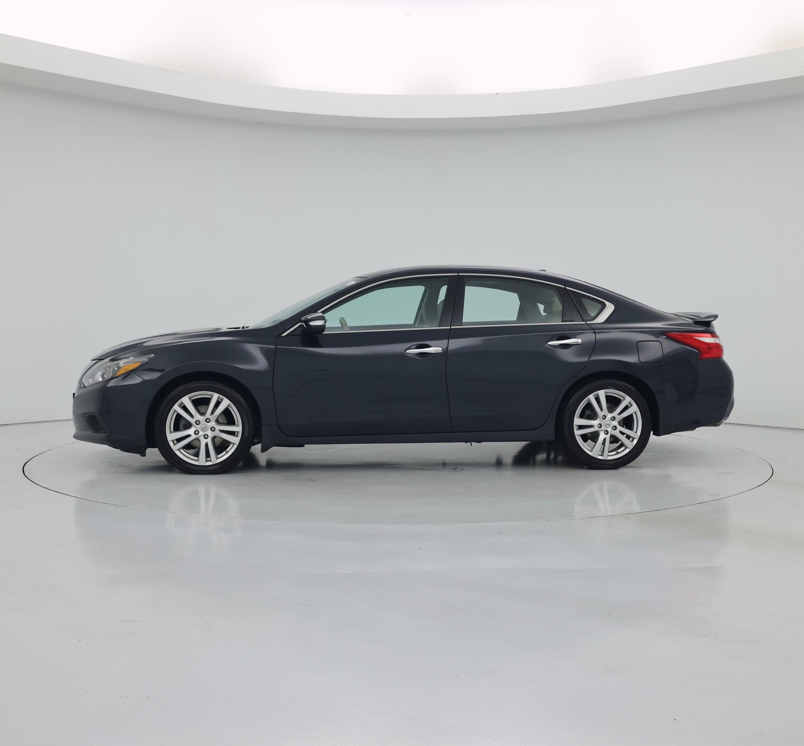 Thumbnail: 2016 Nissan Altima - 3