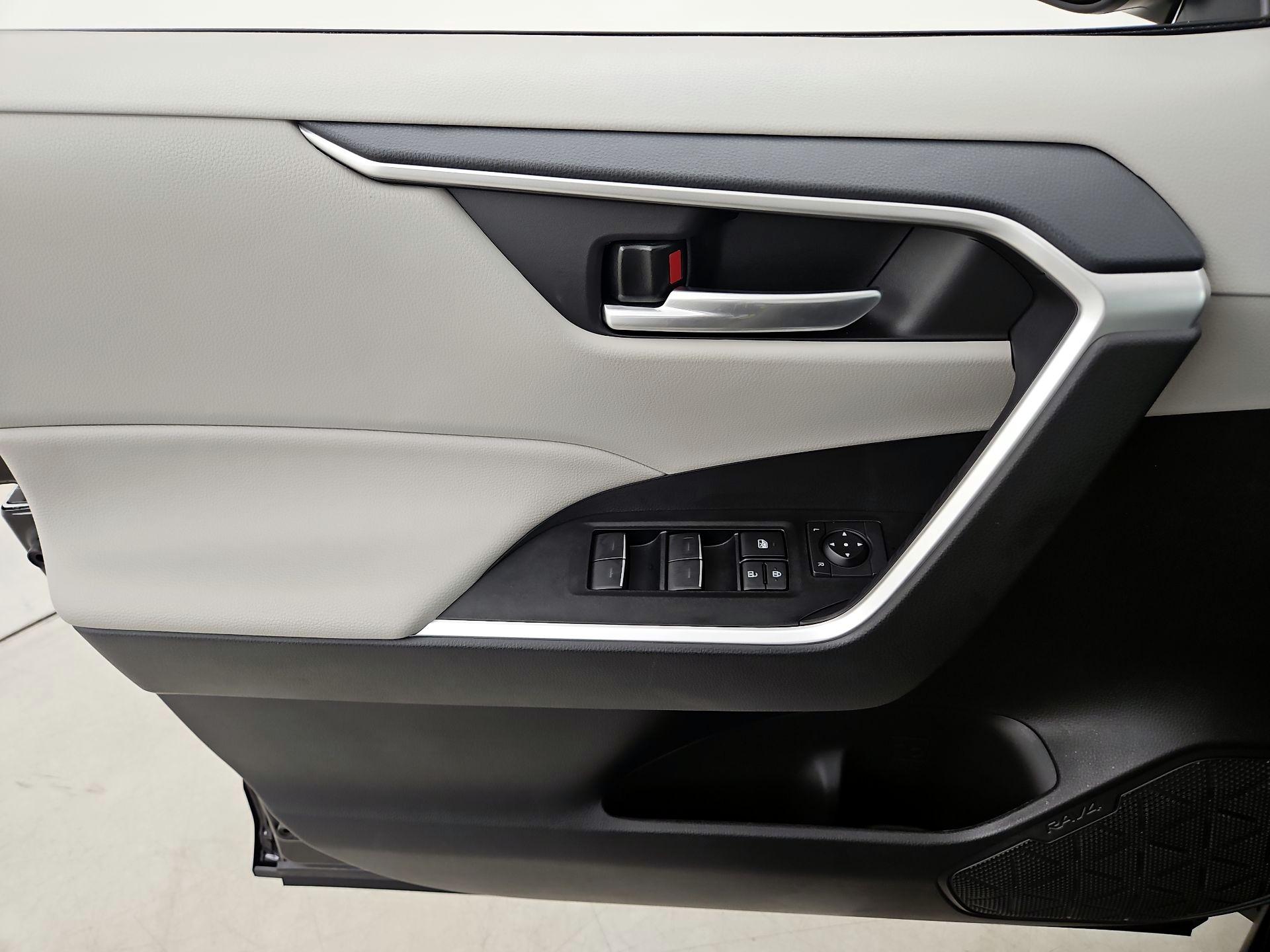 Thumbnail: 2025 Toyota RAV4 - 12
