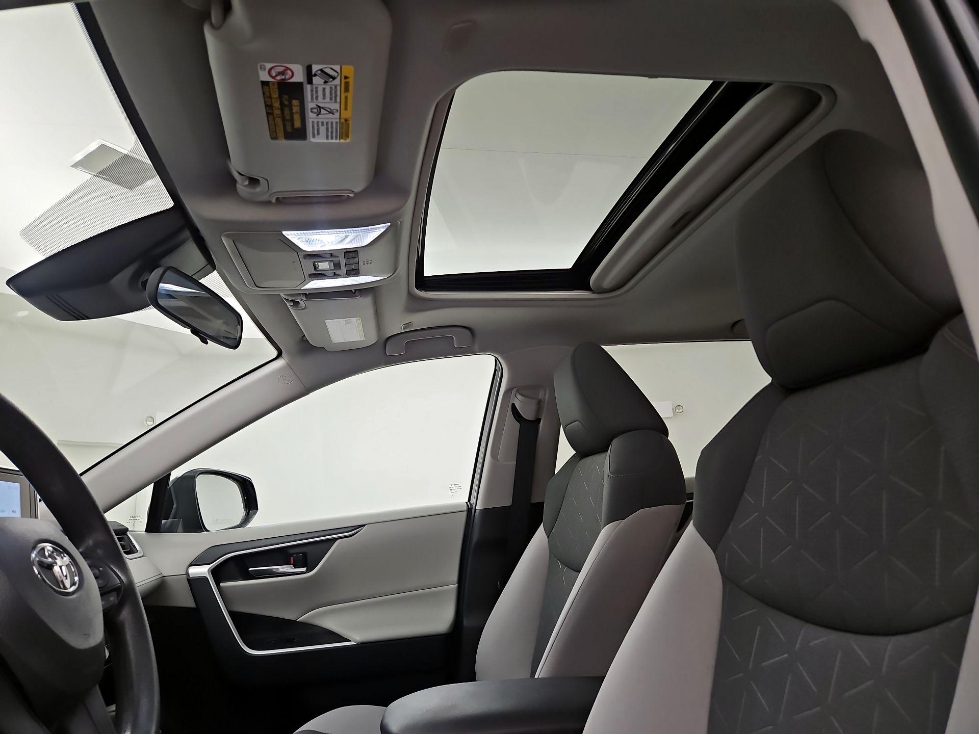 Thumbnail: 2025 Toyota RAV4 - 19