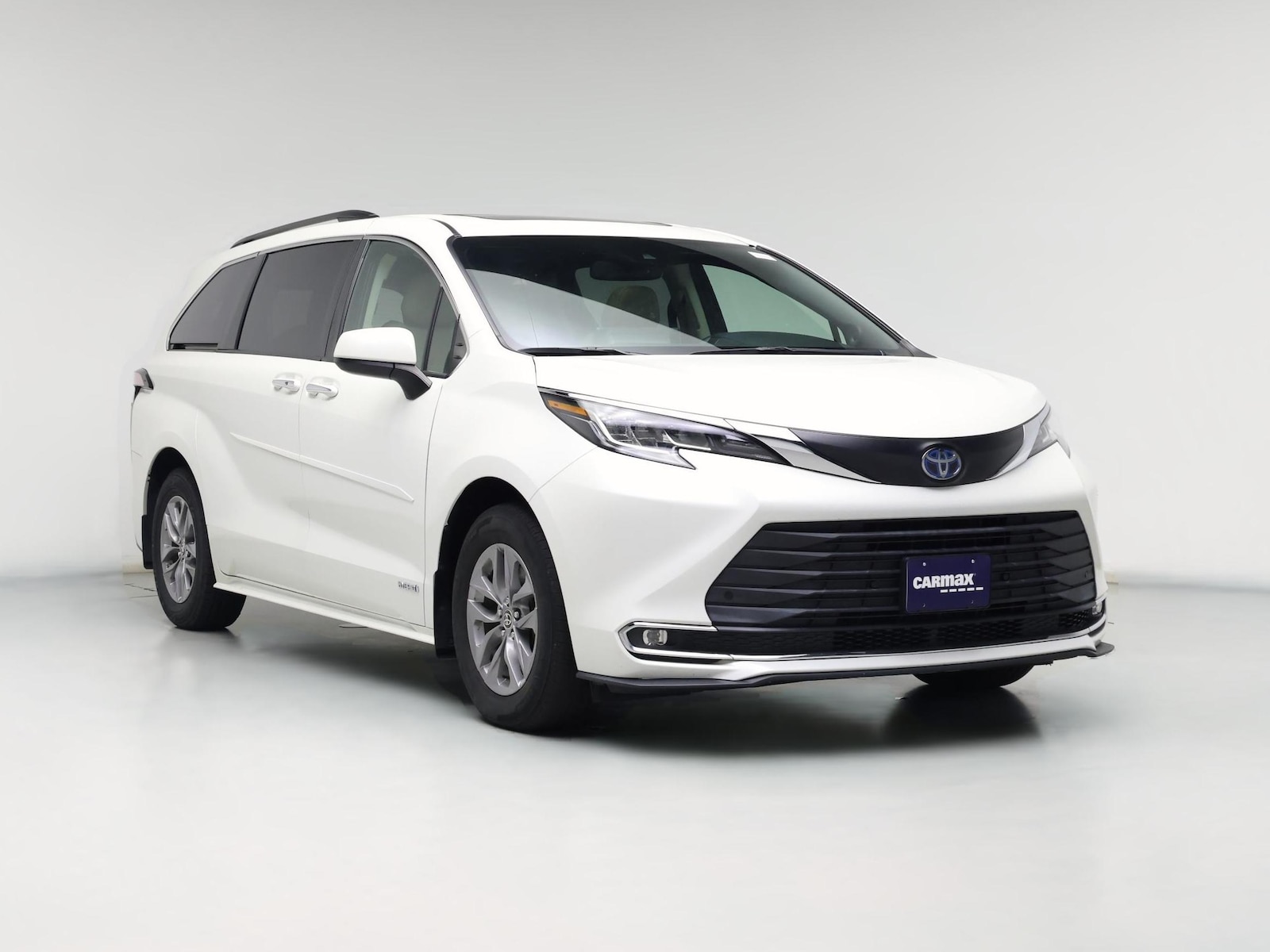 2021 Toyota Sienna XLE - Photo 1