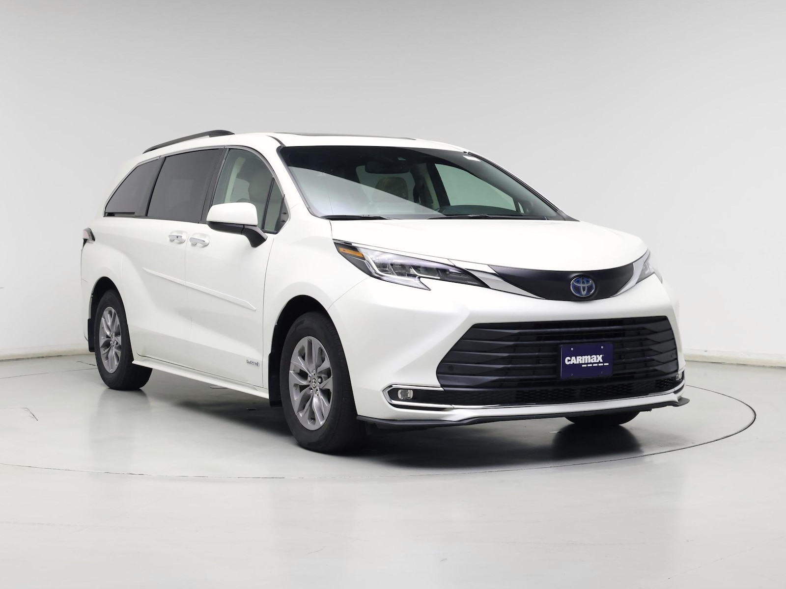 2021 Toyota Sienna XLE - Photo 2