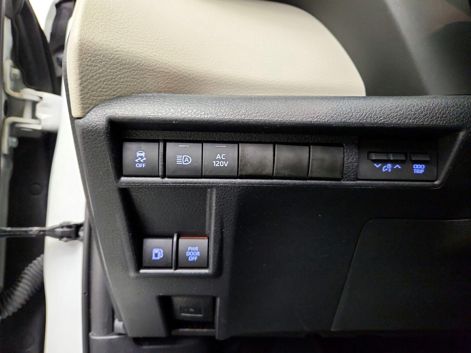 2021 Toyota Sienna XLE - Photo 14