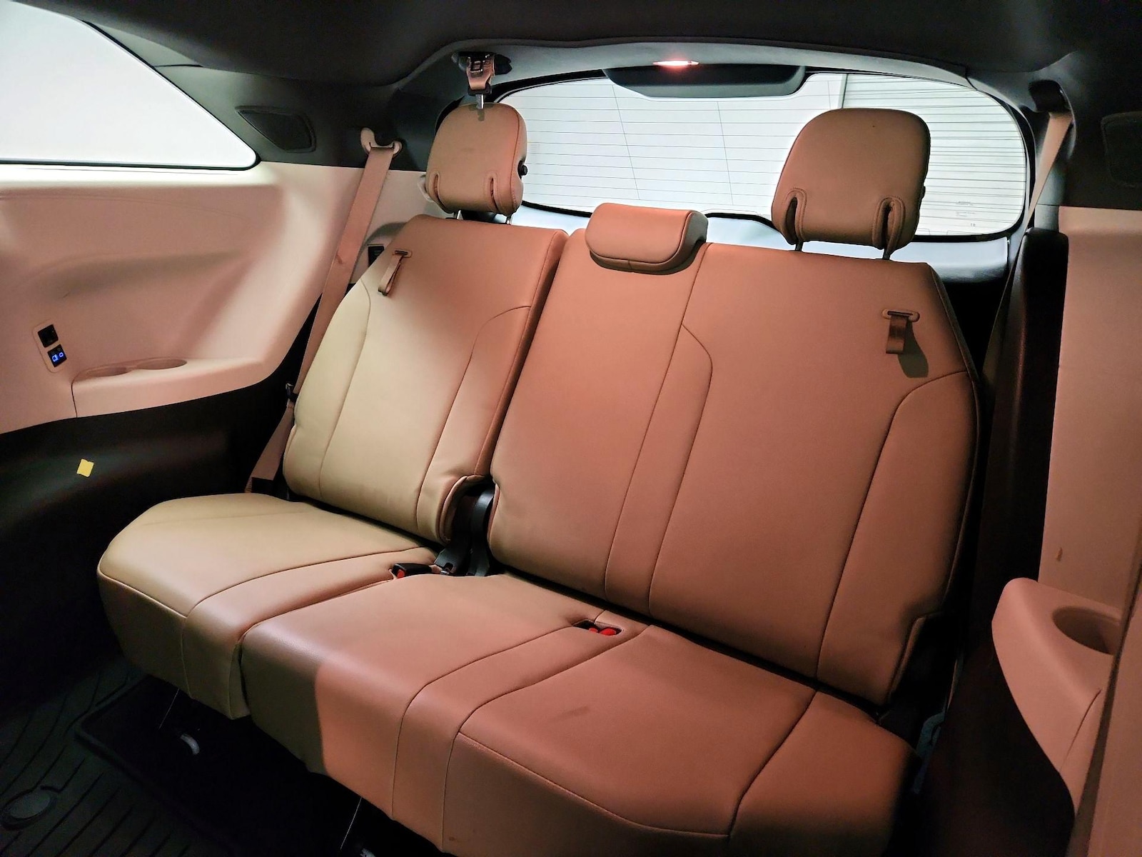 2021 Toyota Sienna XLE - Photo 23