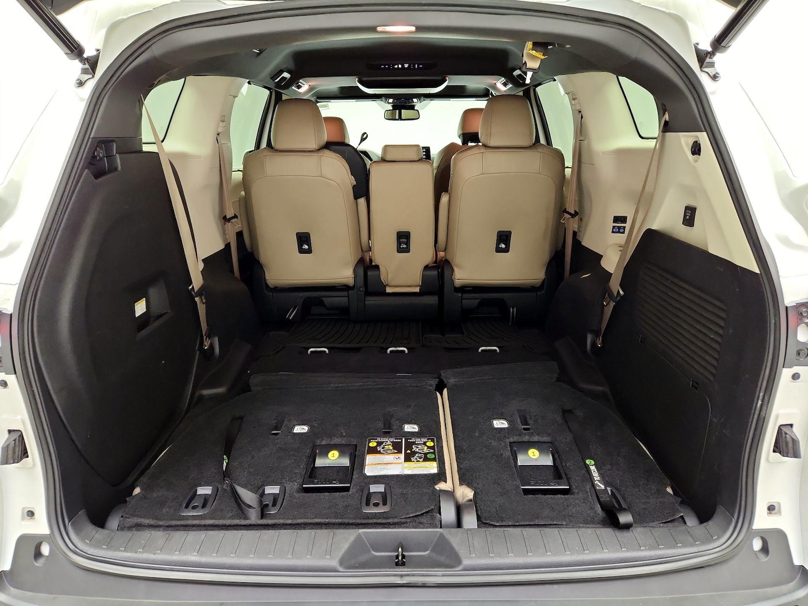 2021 Toyota Sienna XLE - Photo 25