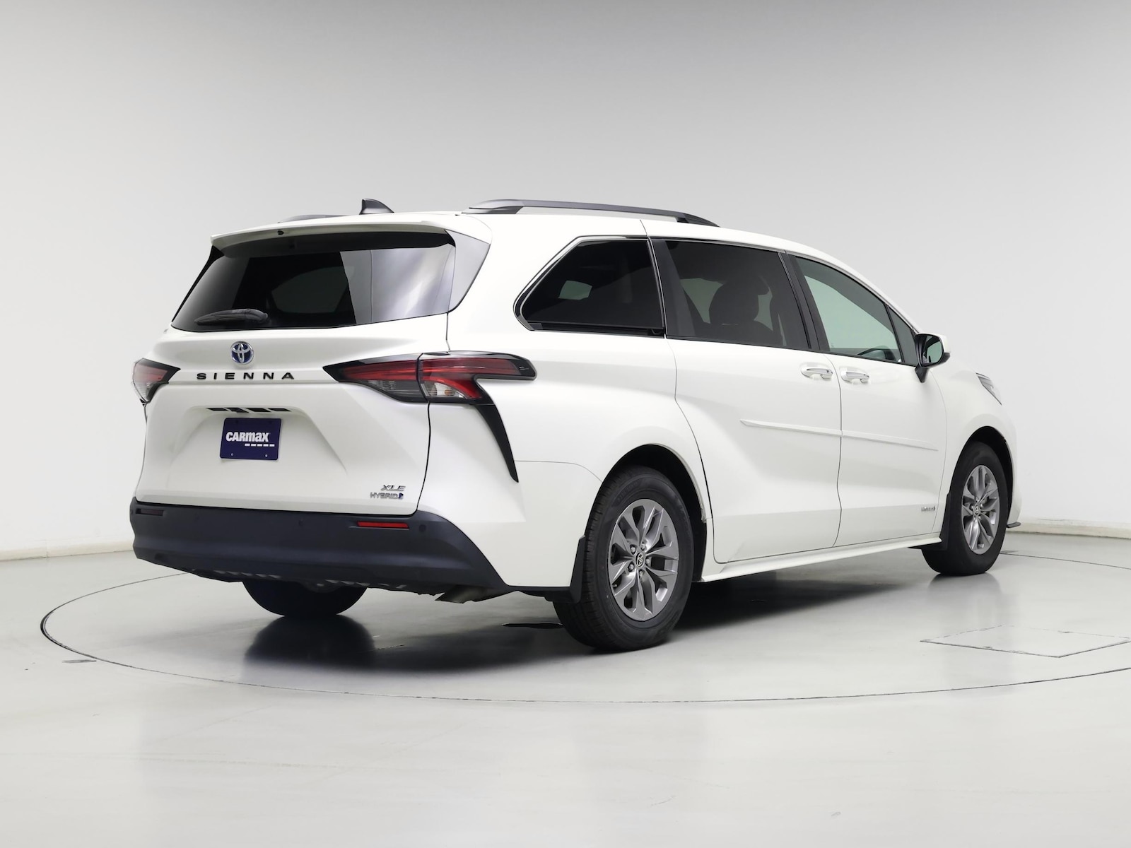 2021 Toyota Sienna XLE - Photo 9