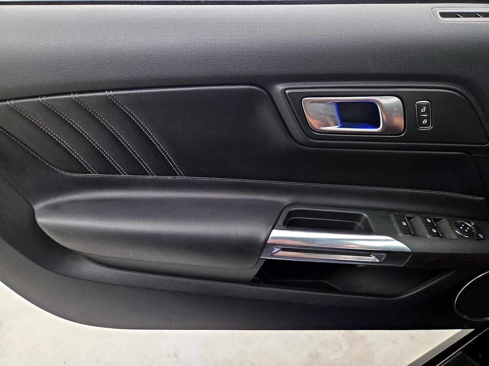 2019 Ford Mustang GT Premium - Photo 13