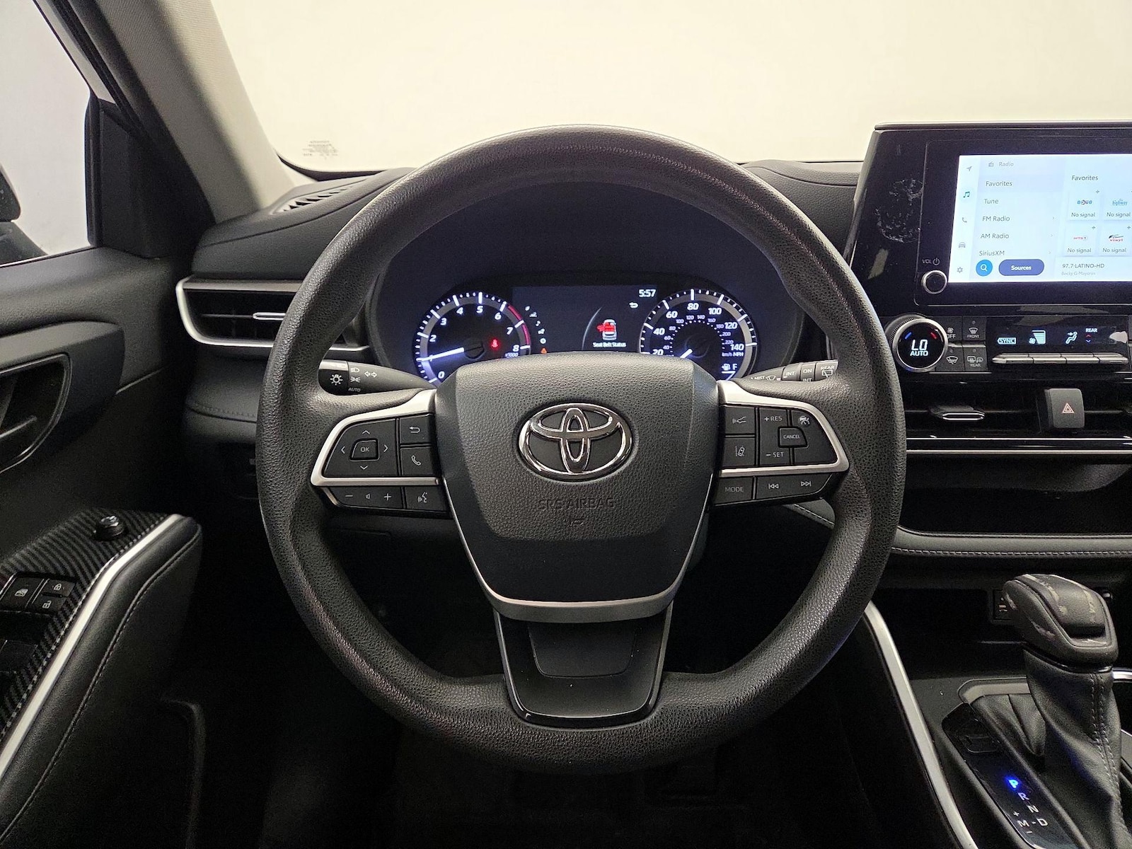 2023 Toyota Highlander L - Photo 11