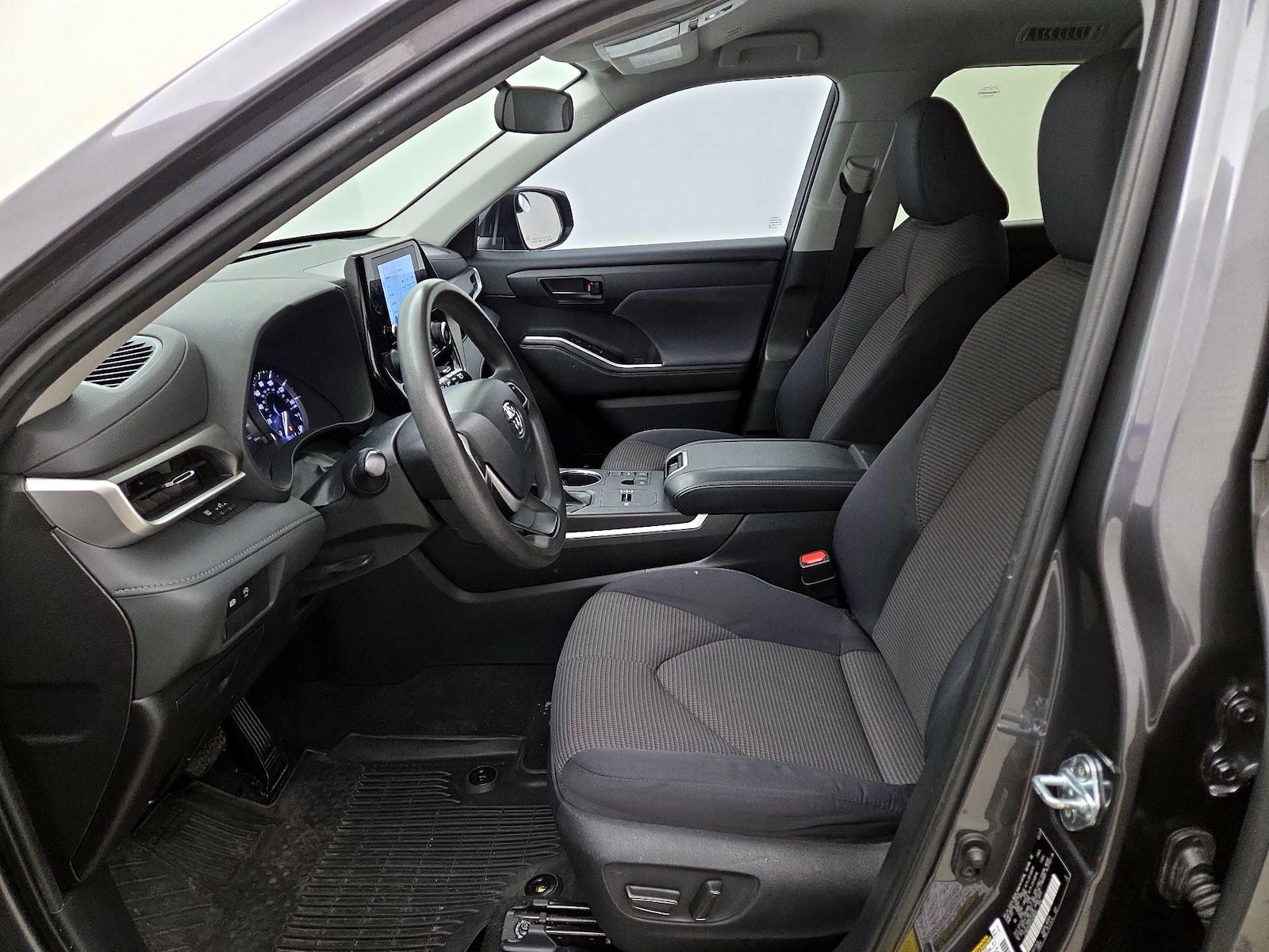 2023 Toyota Highlander L - Photo 12