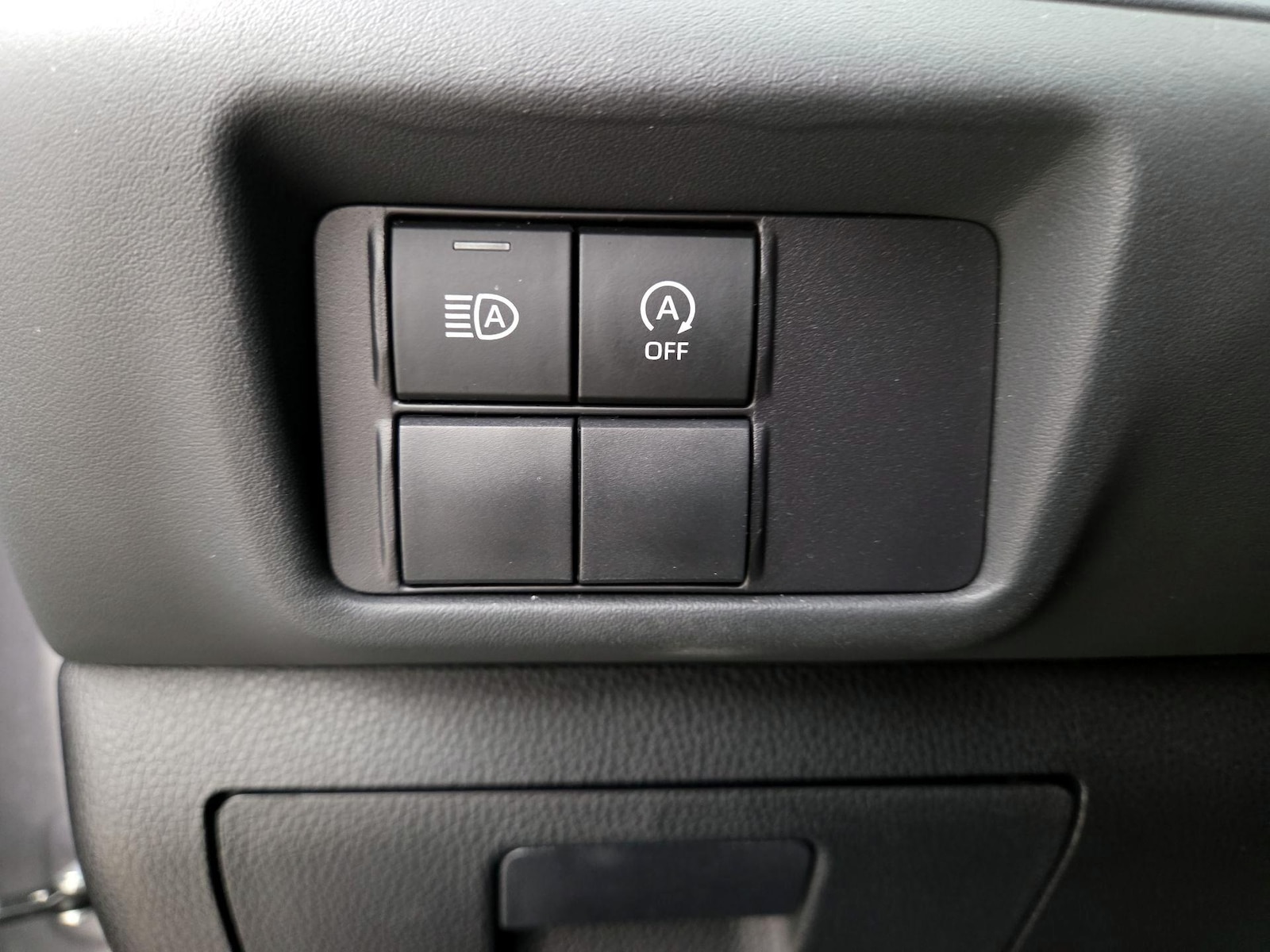 2023 Toyota Highlander L - Photo 14