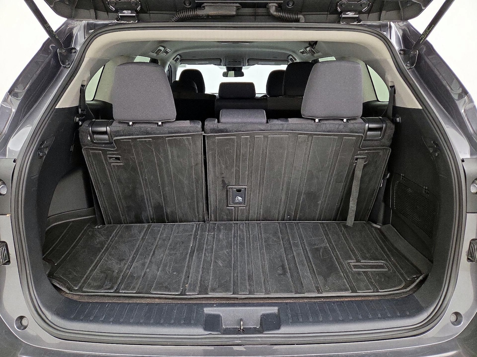 2023 Toyota Highlander L - Photo 21