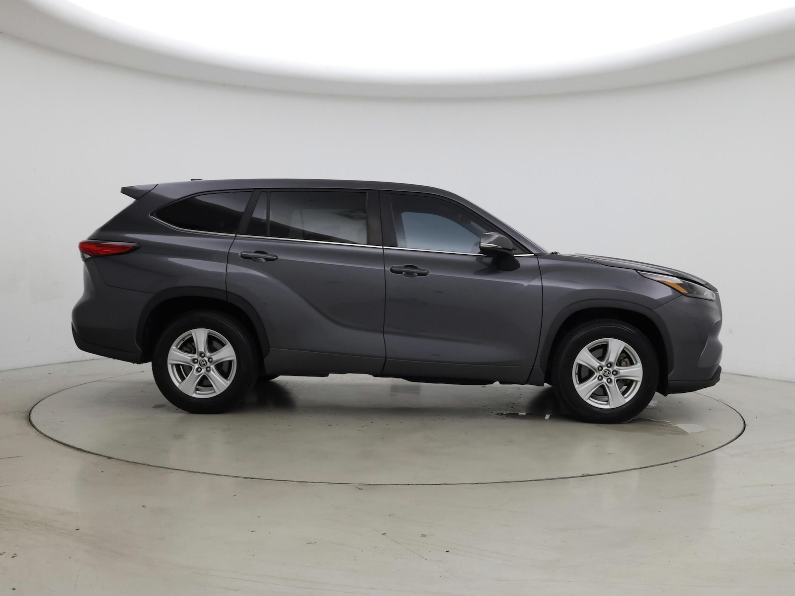 2023 Toyota Highlander L - Photo 8