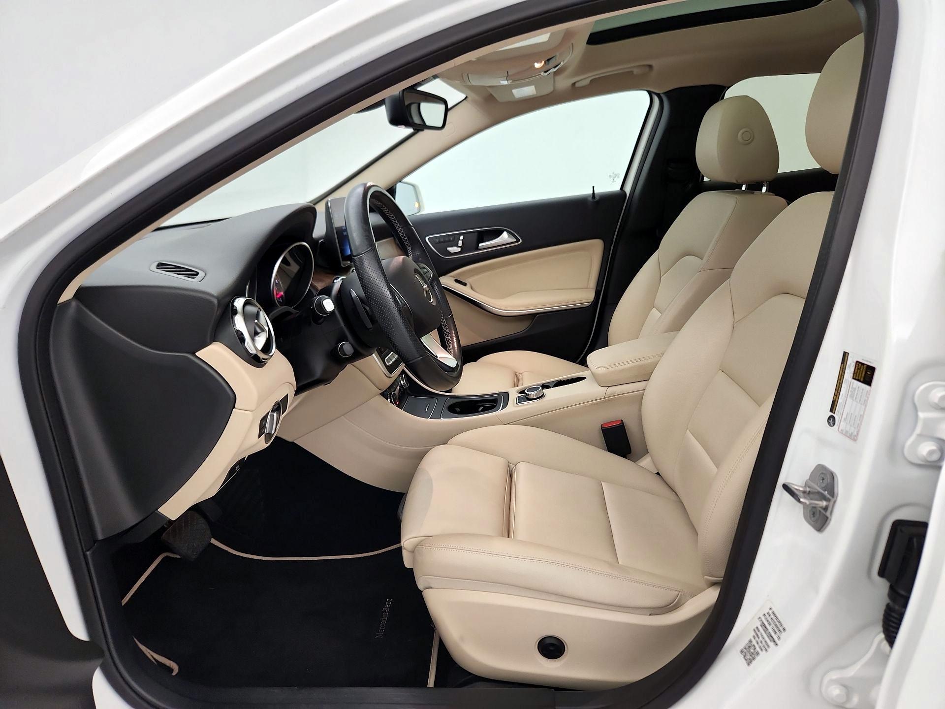 Thumbnail: 2019 Mercedes-Benz GLA - 11