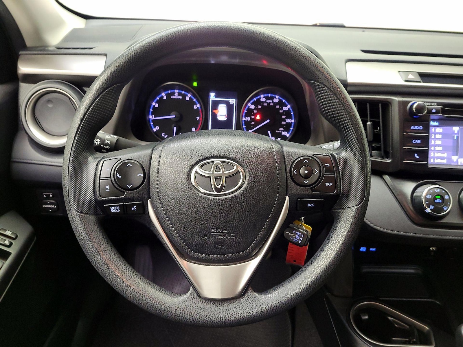 2018 Toyota RAV4 LE - Photo 11