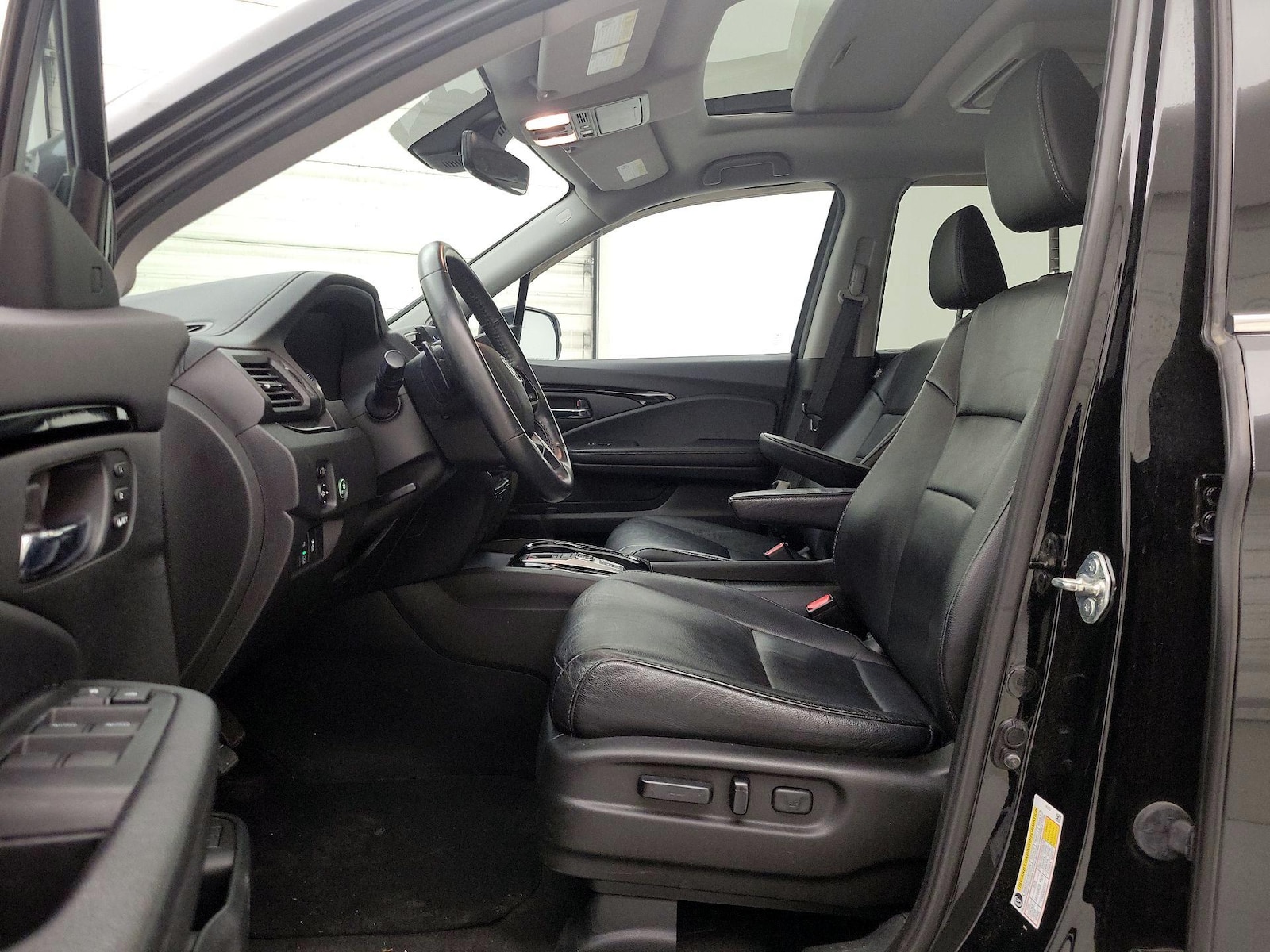 Sunroof(s) & Overhead Airbags