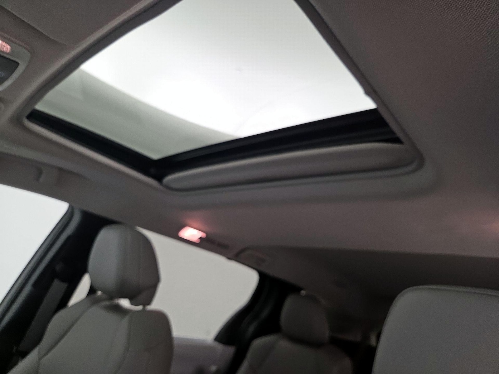 Sunroof(s) & Overhead Airbags