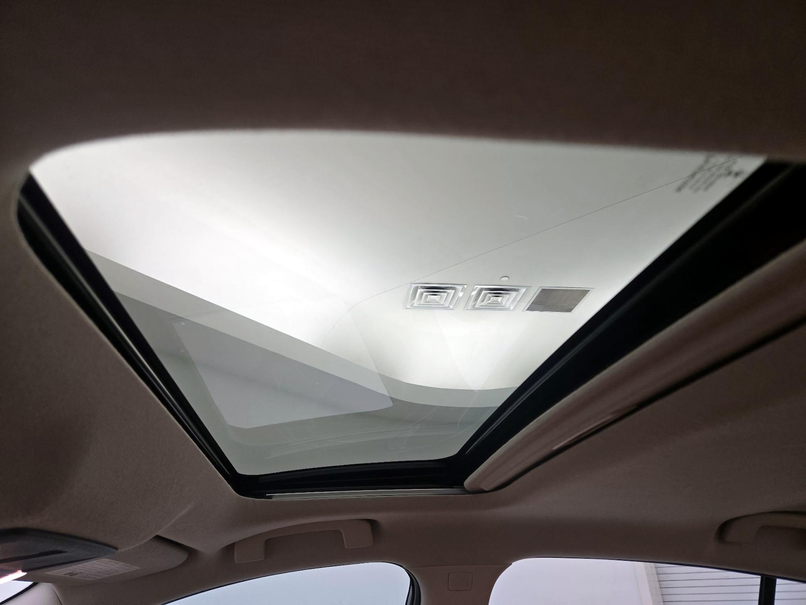 Sunroof(s) & Overhead Airbags