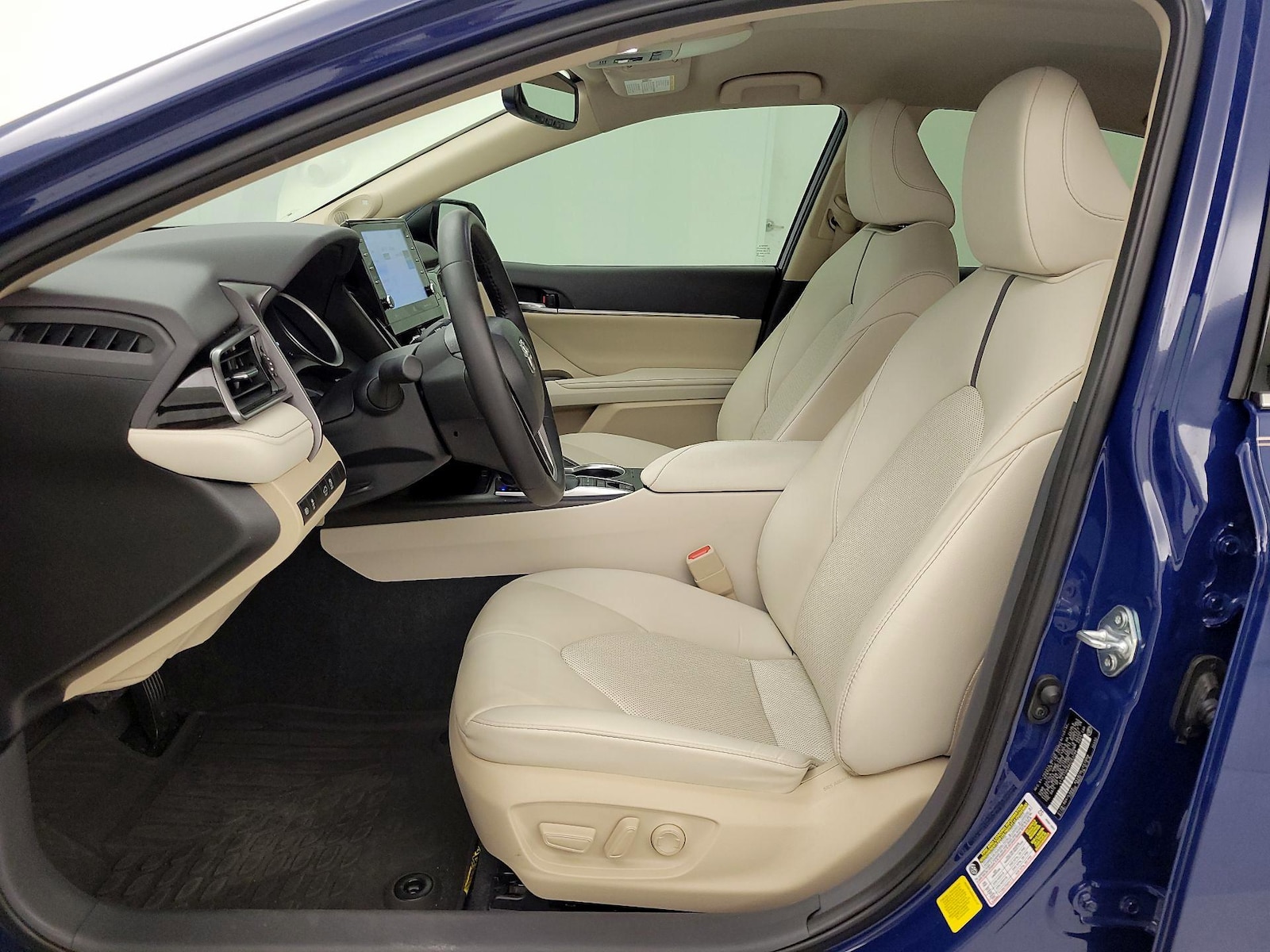 2024 Toyota Camry XLE - Photo 12