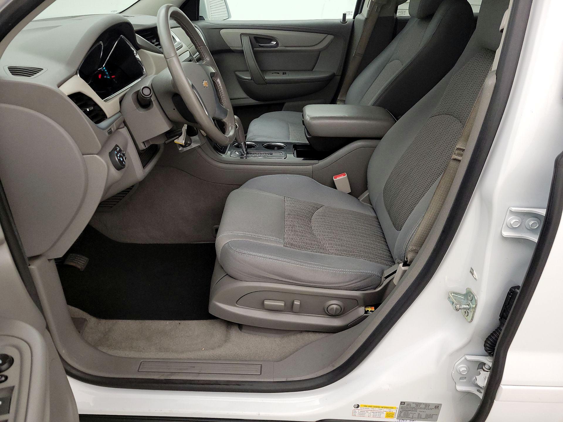 Thumbnail: 2017 Chevrolet Traverse - 11