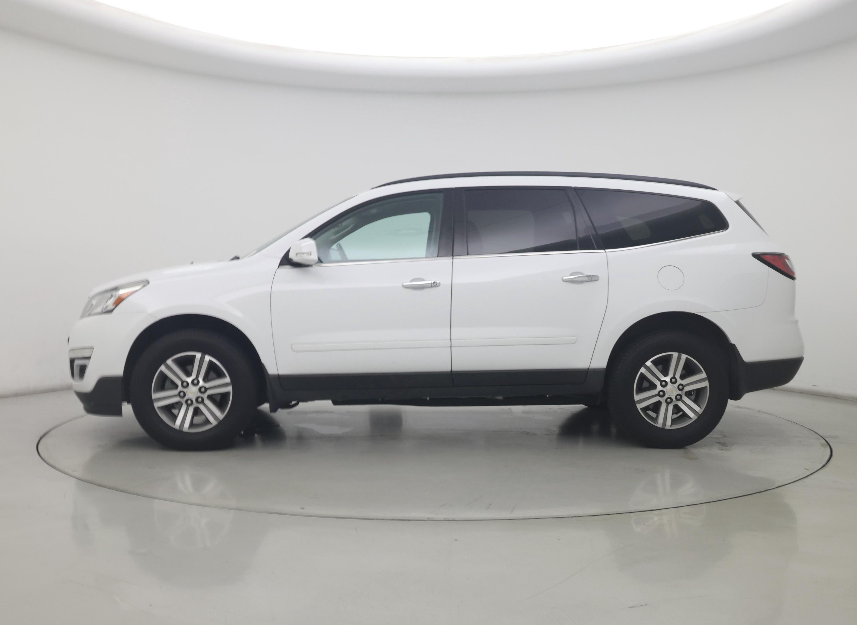 Thumbnail: 2017 Chevrolet Traverse - 3