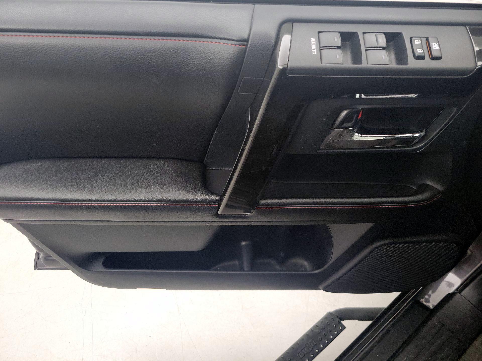 Thumbnail: 2015 Toyota 4Runner - 12