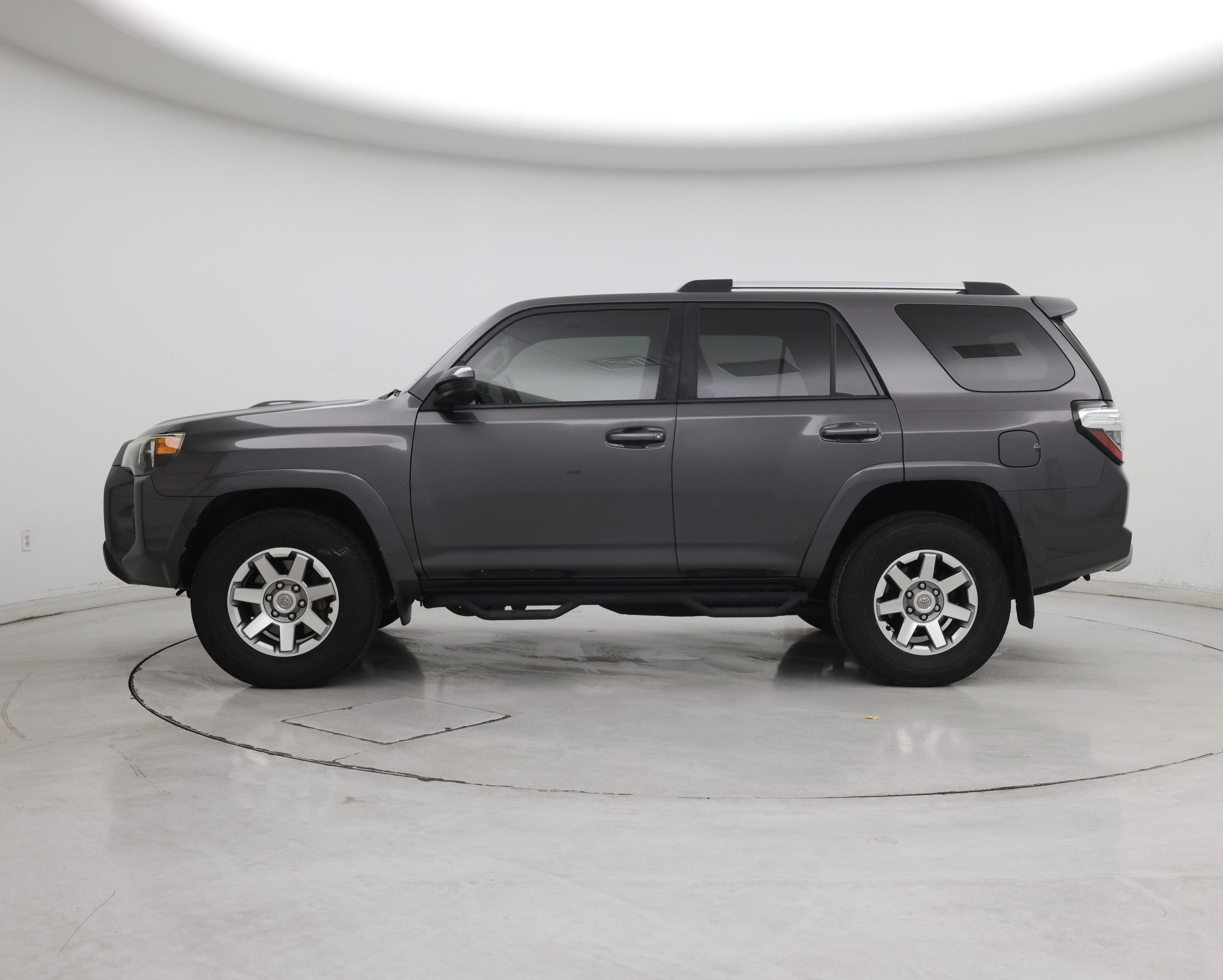 Thumbnail: 2015 Toyota 4Runner - 3