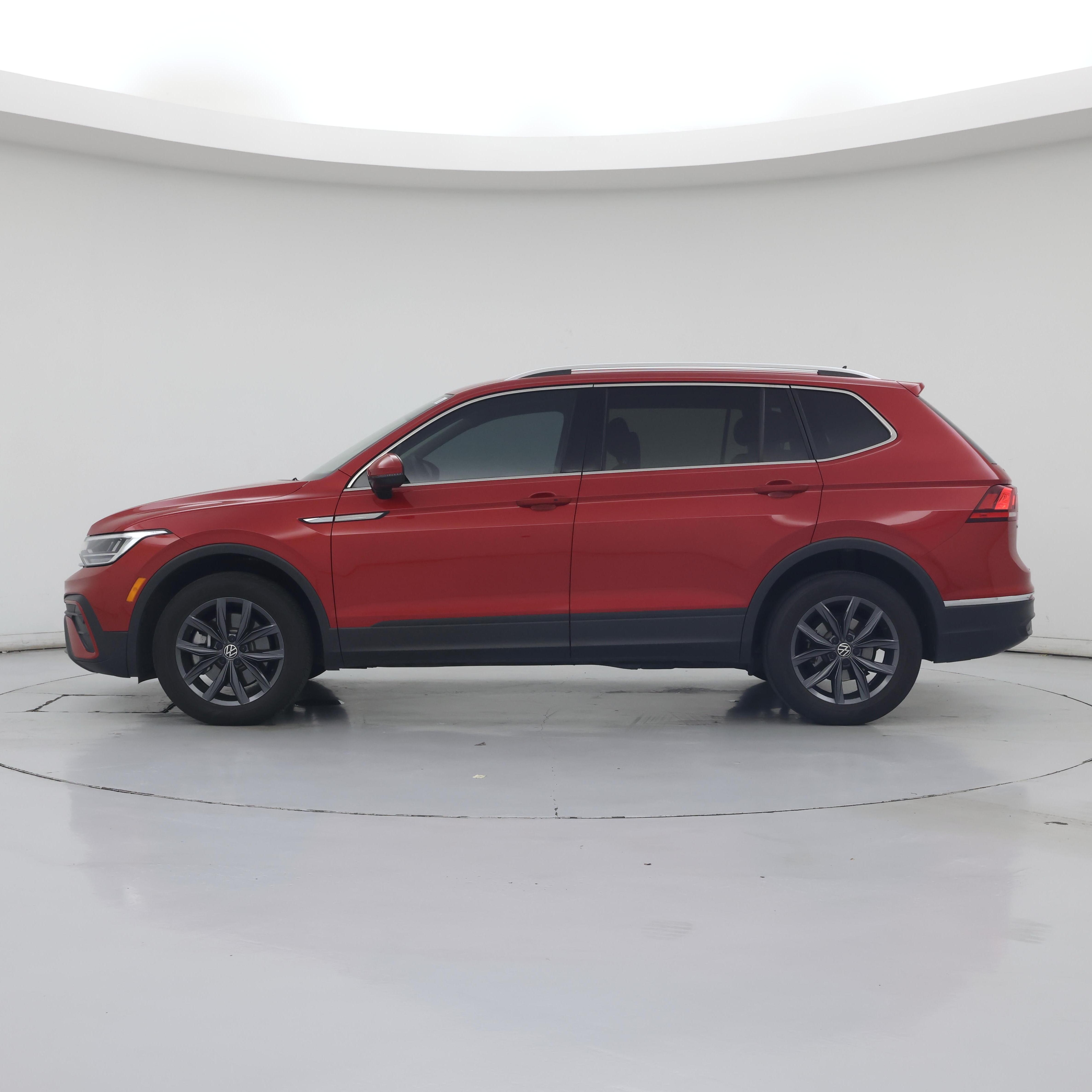 Thumbnail: 2023 Volkswagen Tiguan - 3
