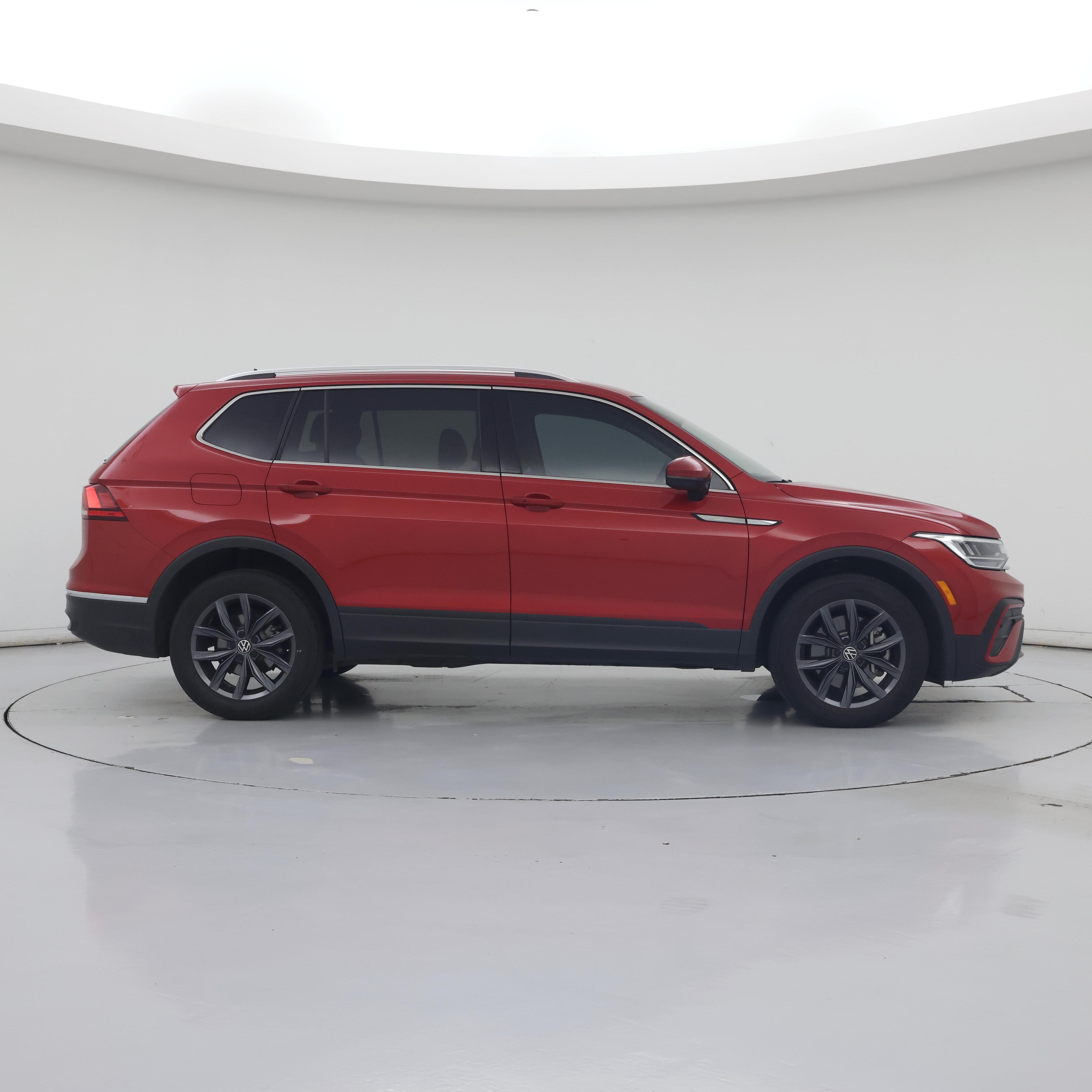 Thumbnail: 2023 Volkswagen Tiguan - 7