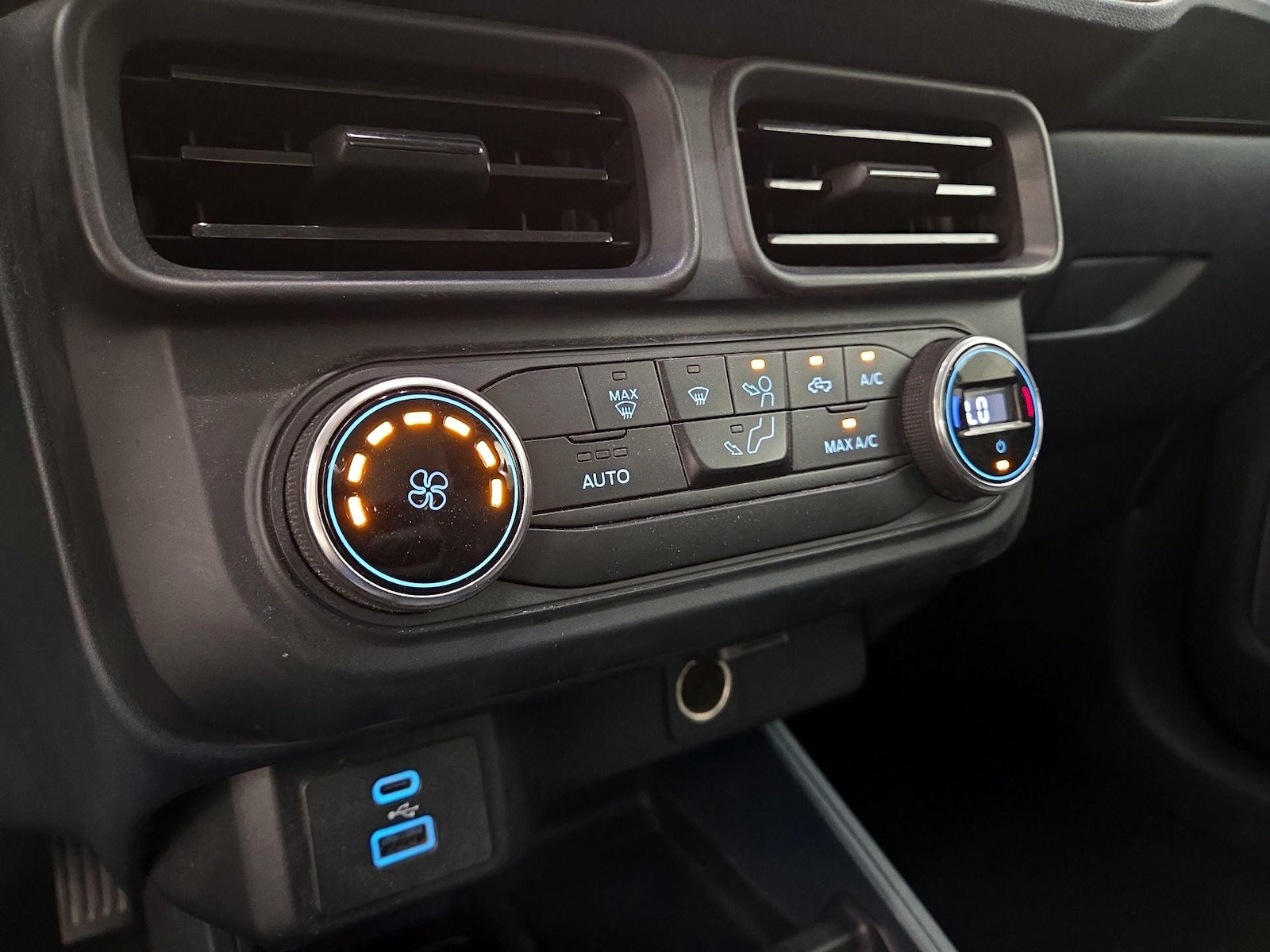 2022 Ford Maverick XL - Photo 17