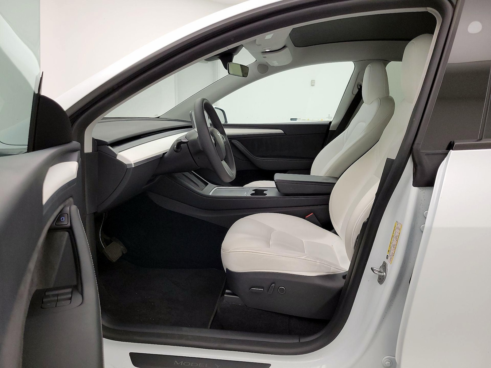 2023 Tesla Model Y Long Range - Photo 12