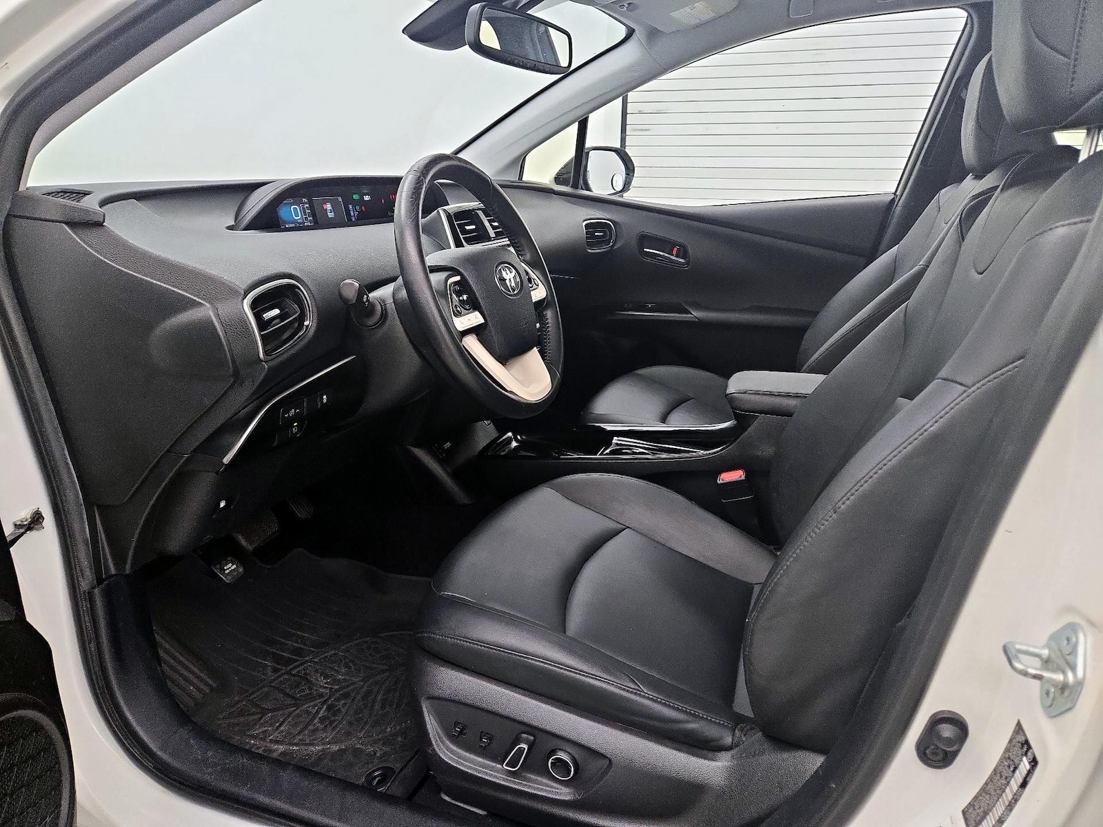 2017 Toyota Prius Four - Photo 12