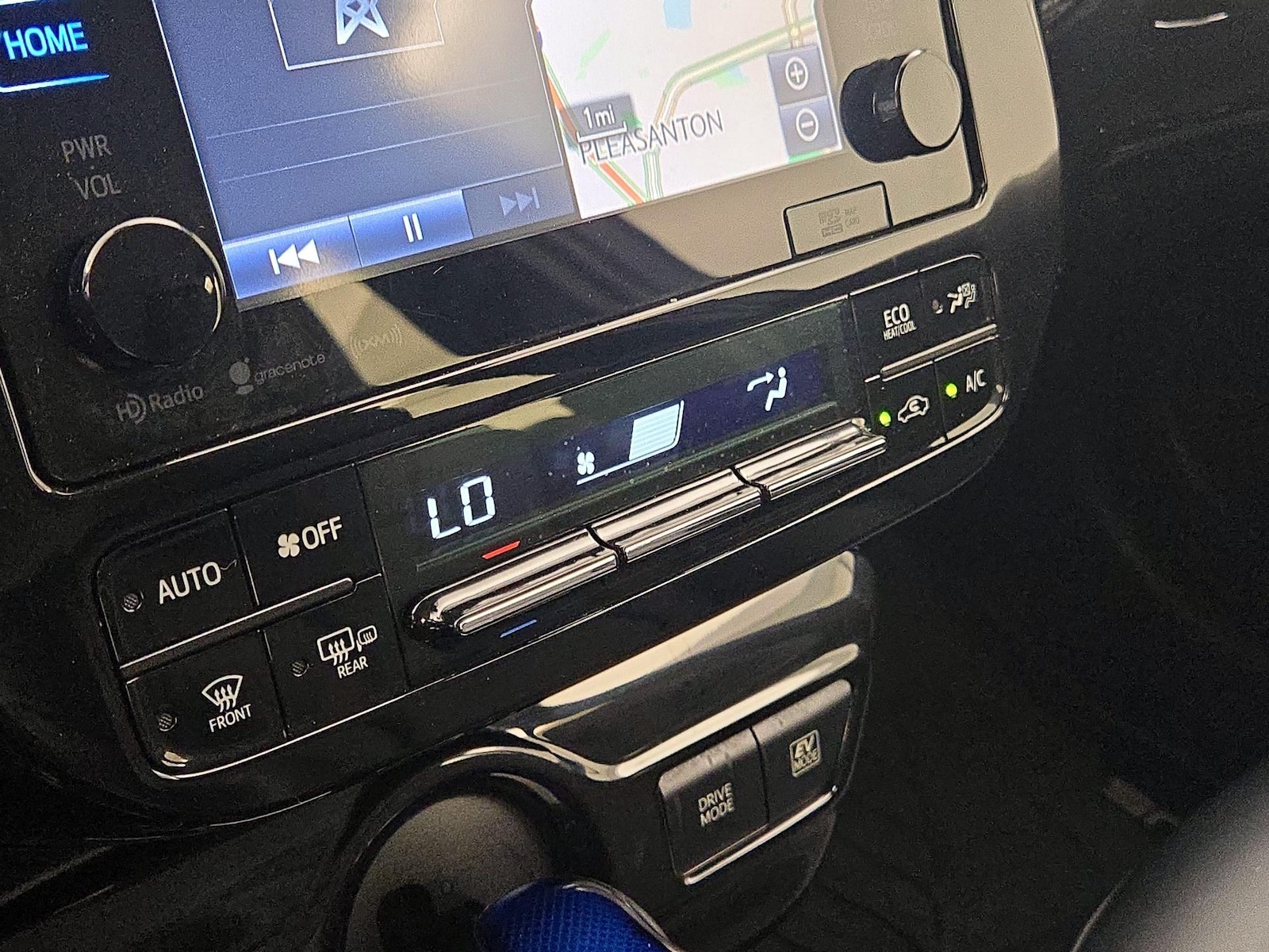 2017 Toyota Prius Four - Photo 16