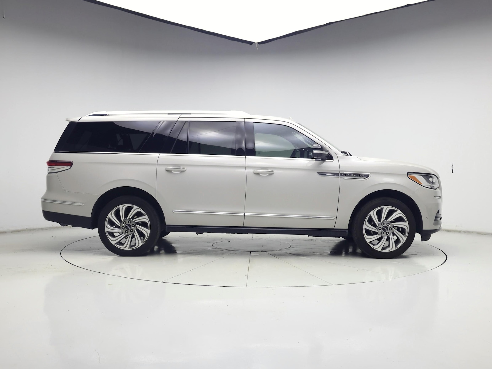 2023 Lincoln Navigator Reserve L - Photo 8