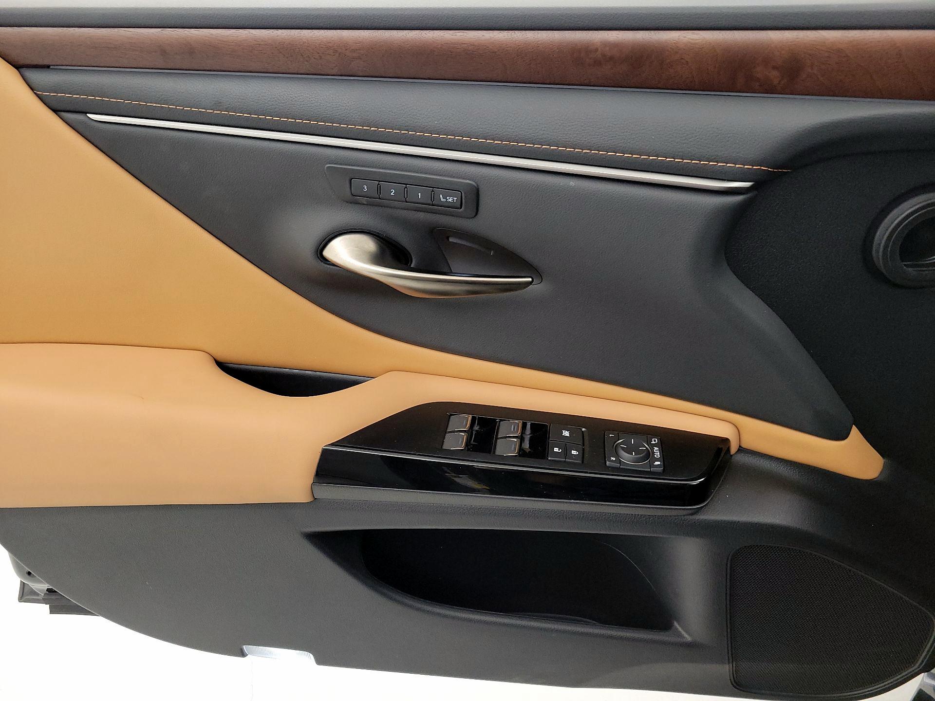 Thumbnail: 2025 Lexus ES - 12