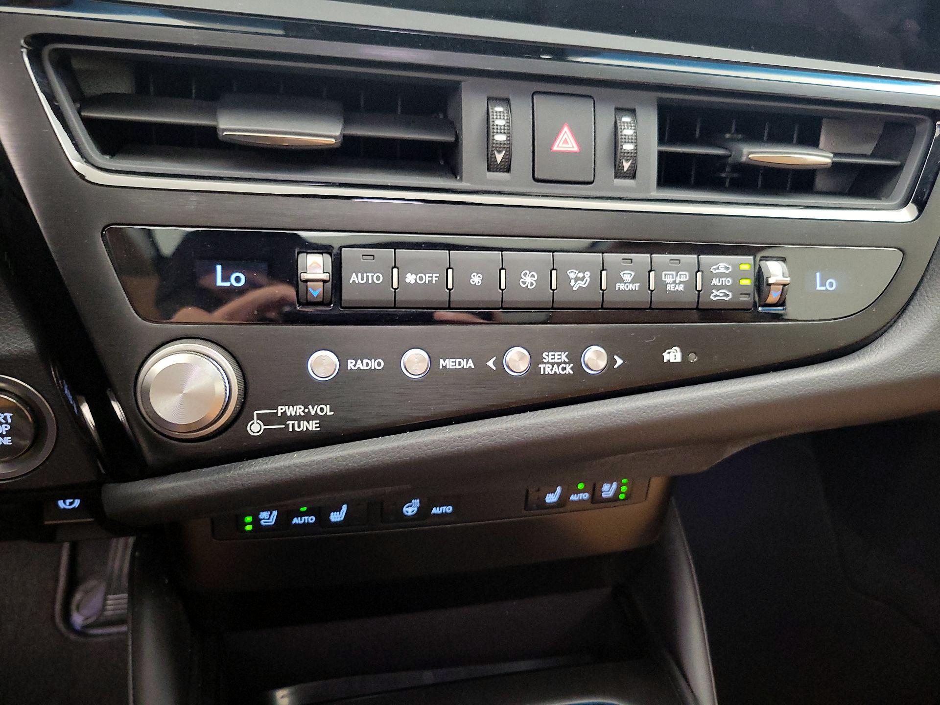 Thumbnail: 2025 Lexus ES - 16