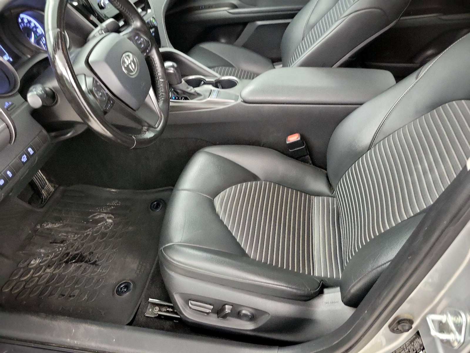 2022 Toyota Camry SE Nightshade - Photo 12