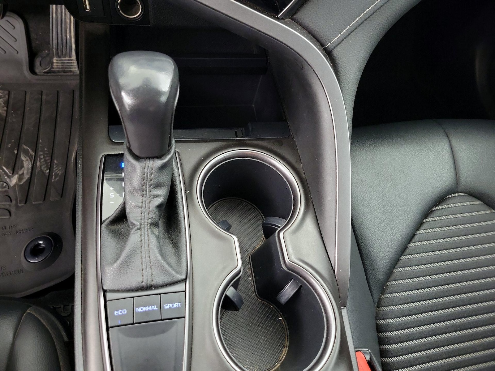 2022 Toyota Camry SE Nightshade - Photo 18