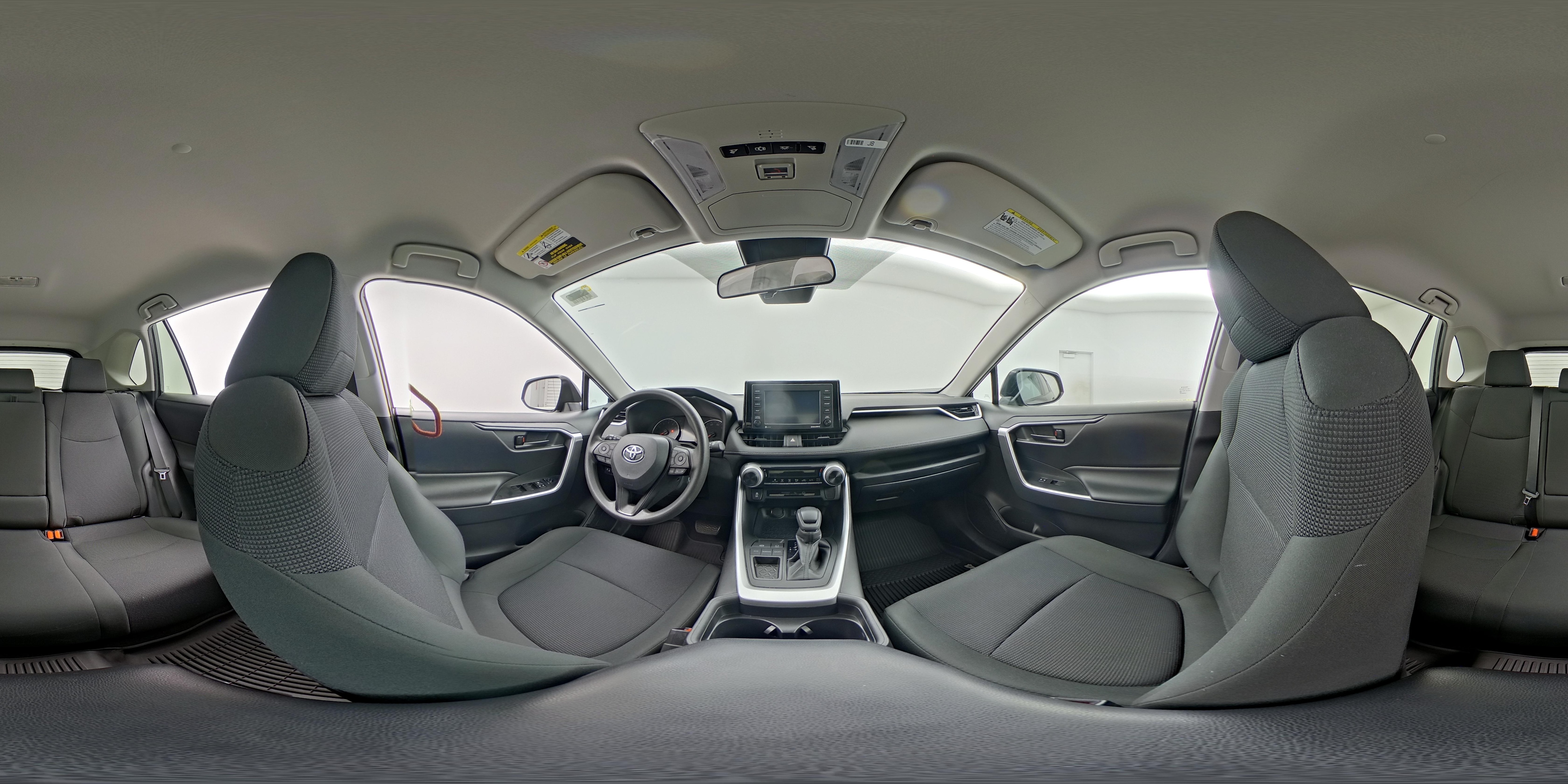 2020 Toyota RAV4 LE - Photo 24