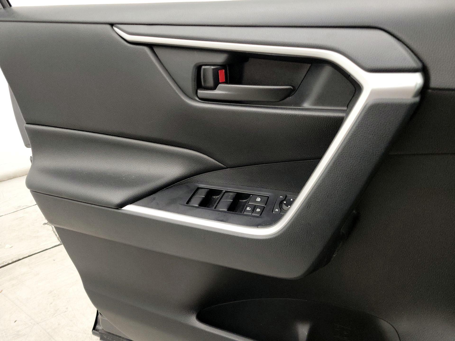 Thumbnail: 2020 Toyota RAV4 - 12